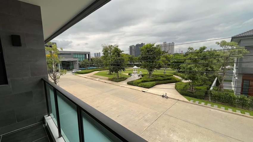 House with Shared Pool in Bangnatrad 